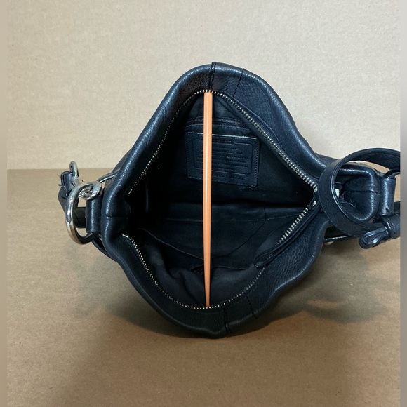 Y2K vintage Coach Black Leather Crossbody with Silver Chain - Picture 9 of 9